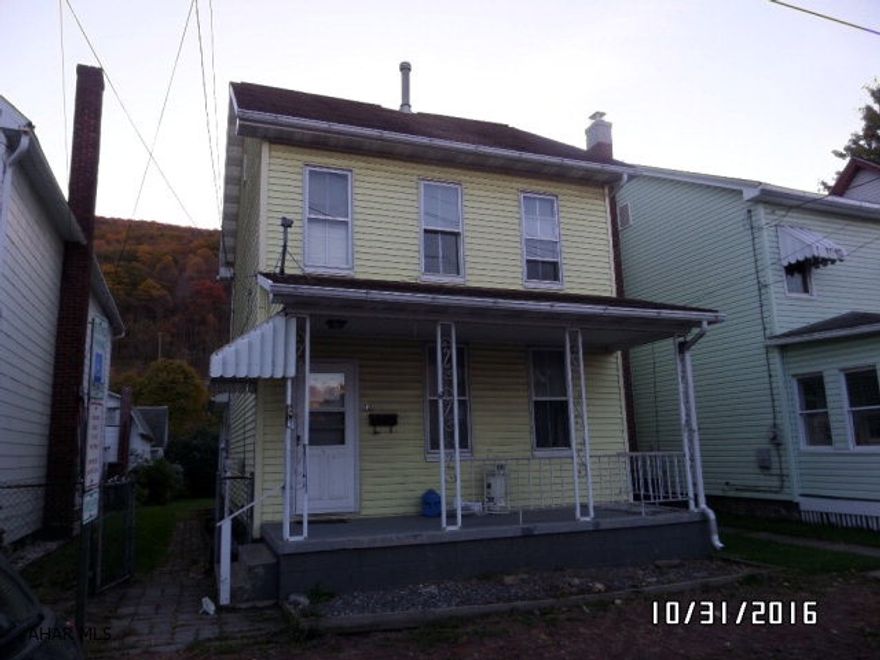 Per Seller, all offers must be submitted via Hubzu.com. Buyer to pay $299 Technology Fee to Hubzu.com at closing and any buyer premium. Seller makes no representation or warranties whatsoever as to the condition of the property or of any defects therein (latent or otherwise). Seller will not pay transfer taxes