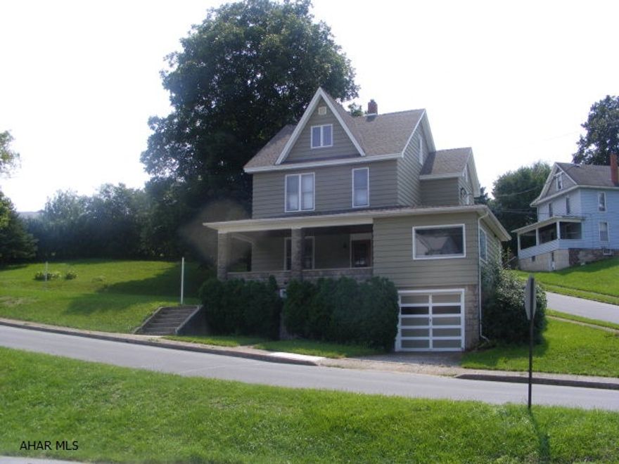 Freshly painted inside and out.4 bedrooms 2 baths, new roof, large eat-in kitchen, family room, hardwood floors, new carpeting, finished heated attic as 4th bedroom. 1 car integral garage on large corner lot. Home warranty, allowance for countertops and backsplash. Realtor owned.