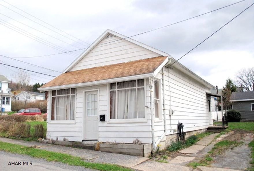 Perfect starter, downsizer, or income producing rental. The price is right!!!