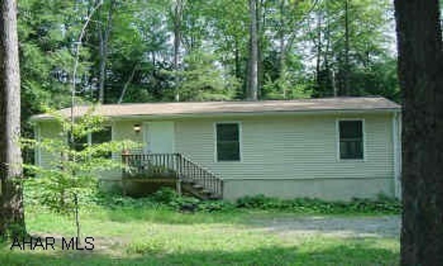 One Story on Full Basement, 3 Bed rooms, 1 Bath, Lake Front Property,  Located in Glendale Yearound.  This house has lots of potential just needs a little TLC.  Great Water Front Property situated on the 1/2 acre lot with room for adding  on.