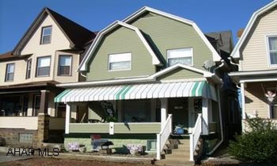 Very nice 2 story. Open 1st floor with built in glass curios. Newer laminate floor, carpet and roof. 4 bedrooms.