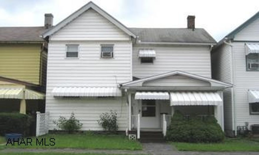 VINYL SIDED TWO STORY, 3 BEDROOM, 1.25 BATH HOME IN MOVE-IN CONDITION.  COVERED CARPORT, COVERED PATIO, DETACHED WORKSHOP.  LOTS OF STORAGE, SUNPORCH. VINYL SIDED TWO STORY, 3 BEDROOM, 1.25 BATH HOME IN MOVE-IN CONDITION.  COVERED CARPORT, COVERED PATIO, DETACHED WORKSHOP.  LOTS OF STORAGE, SUNPORCH.