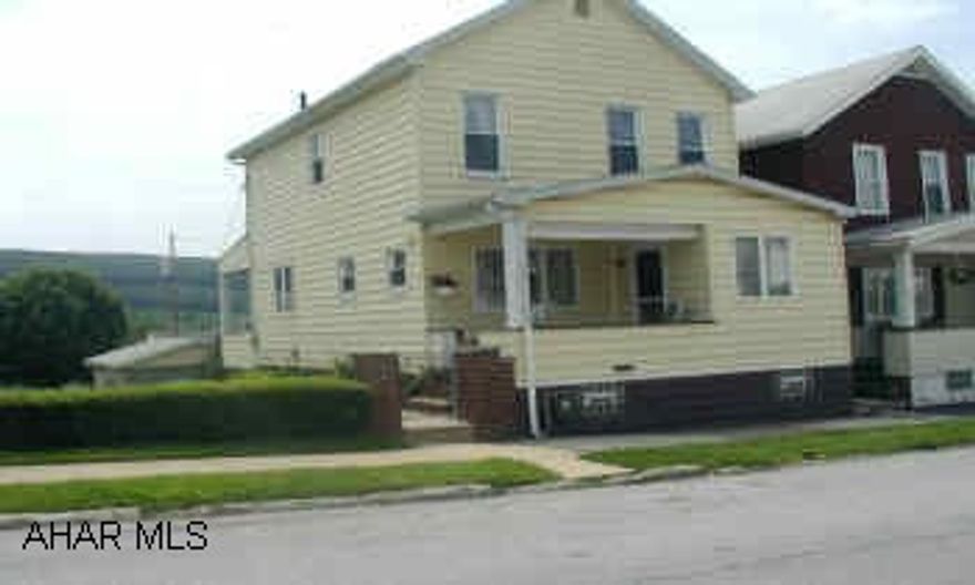 HOME IN MINT CONDITION.  BEAUTIFUL KITCHEN WITH EATING AREA.  FIRST FLOOR LAUNDRY.  DOUBLE LOT.