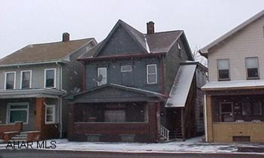 Good money-making duplex with separate utilities, garage, newer roof,windows, furnace, wiring & plumbing.  First floor rents for $325.  Second floor was renting for $375.  #J-792 Good money-making duplex with separate utilities, garage, newer roof,windows, furnace, wiring & plumbing.  First floor rents for $325.  Second floor was renting for $375.  #J-792