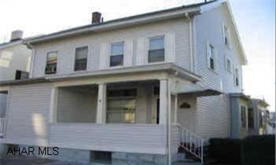 NICELY MAINTAINED 1/2 DOUBLE. NICELY UPDATED 1/2 DOUBLE. 2 BEDROOM, 1.5 BATH. 1 CAR GARAGE. GFA WITH CENTRAL AIR. VINYL SIDING. NEW WINDOWS. WELL MAINTAINED. HOME WARRANTY.