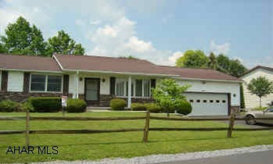 Ranch on 90x134, Level lot, 2 kitchens, all appliances, Family room with fireplace, Covered deck, Excellent condition. Ranch on 90x134, Level lot, 2 kitchens, all appliances, Family room with fireplace, Covered deck, Excellent condition.