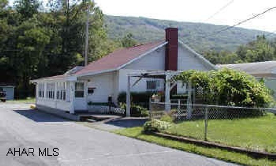 2 bedroom home, one story, move in condition. Nice 2 bedroom block home, carport, fenced yard.