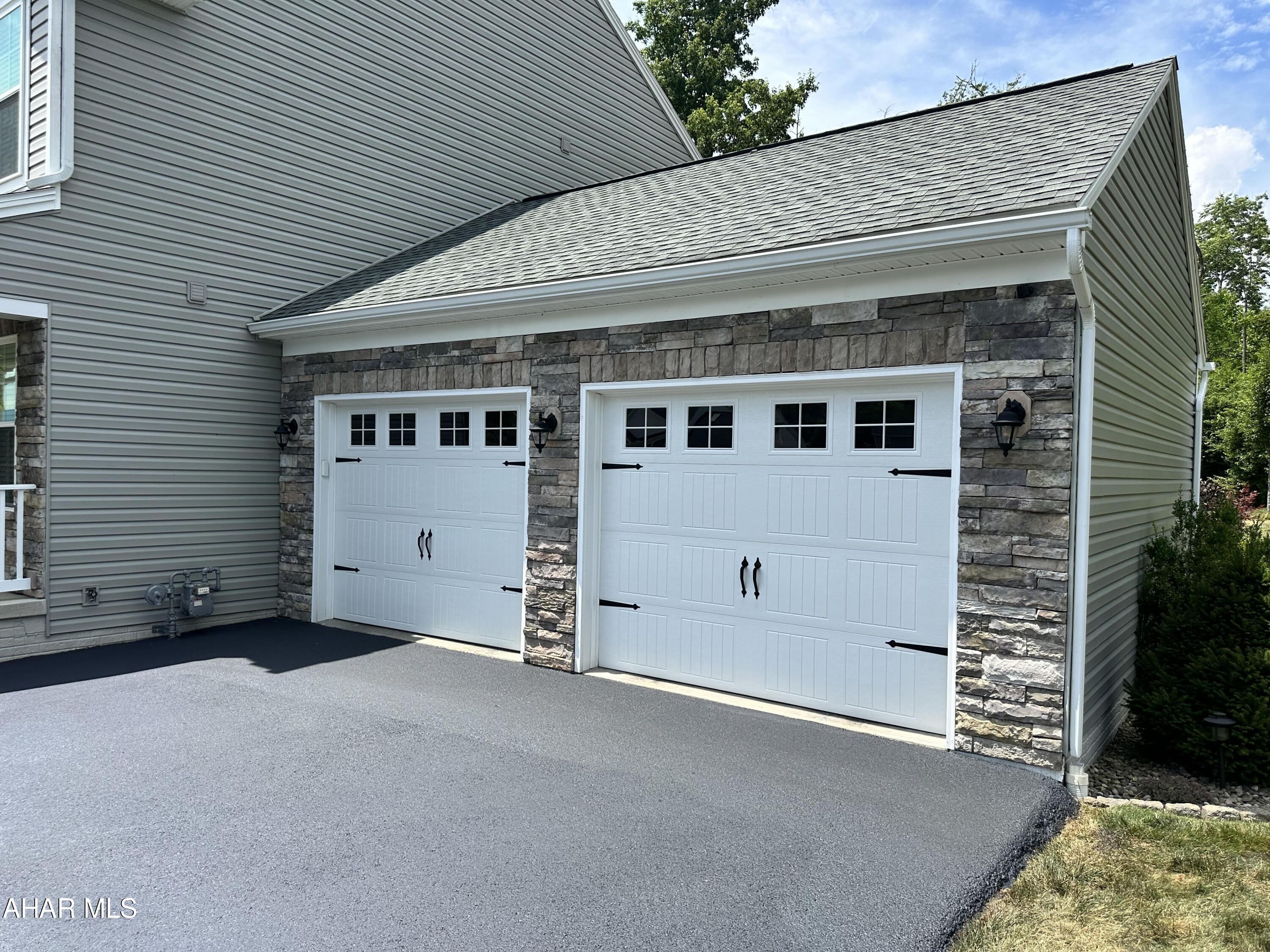 Rolling Hills - Residential