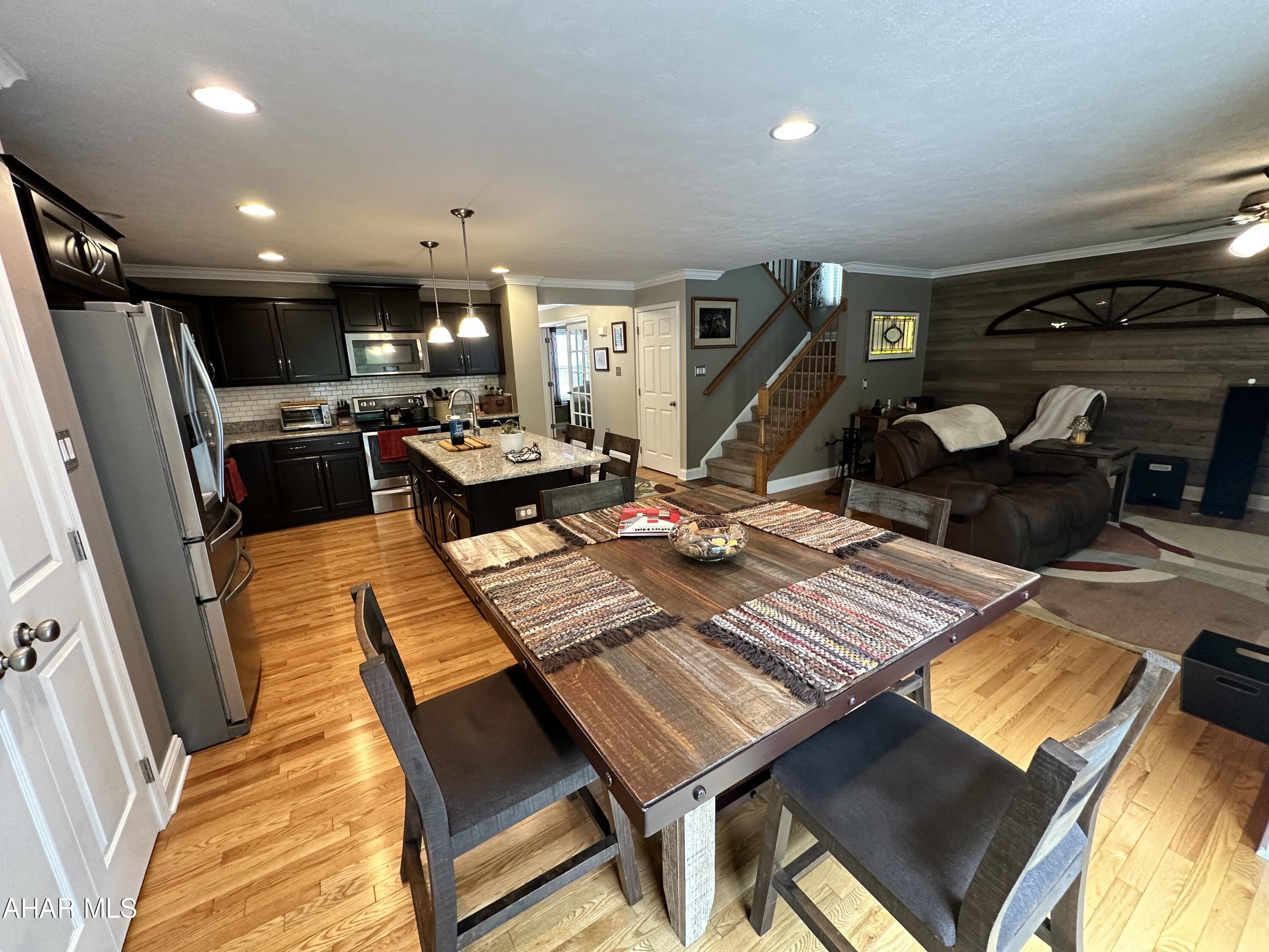 Rolling Hills - Residential