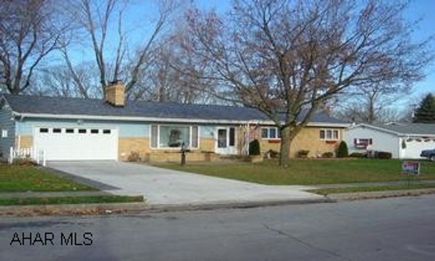 Well constructed one story.  All New Appliances, 200 AMP Elec., Shed, Kitchen & Bathroom, Blown Insulation,Florida Rm & Deck, seemless gutters/downspouts, insulated screen storm dr., complete painted exterior.  Furniture Optional. Baker School. Well constructed one story.  Heated 27x19 Garage. New appliances, new Shed, new Kitchen & Bath, new blown insulation, new Florida Rm & Deck, Security System, complete painted exterior, new seemless gutters/downspouts, new insulated screen storm doors. Corner lot level.