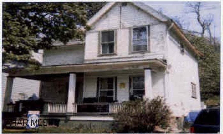 Nealmont, fixer-upper! Unoccupied for several months, needs work. Nice location on dead-end street. $2000 min. comm.