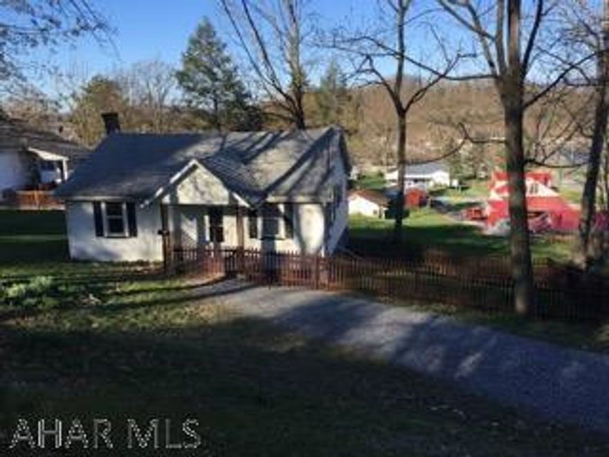 Cute 1 Story Ranch with 2 Bedroom, 1 Full Bath, Brand new kitchen, new laminate flooring throughout, some new thermo pane windows, fenced in yard area for pets, very low taxes.