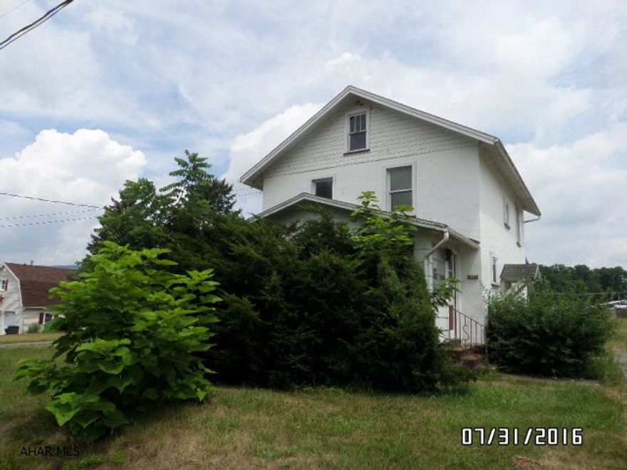 Buyer must pay 2% transfer tax. This property eligible under Freddie Mac First Look Initiative through 9/27/16. Seller will only negotiate with owner occupant offers during this time. Homesteps offers $500 credit toward purchase of home warranty for owner-occupants