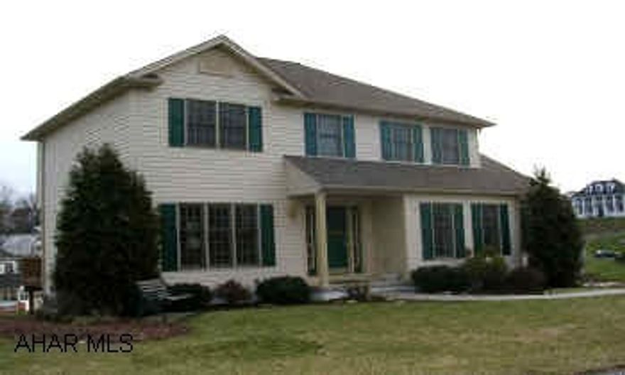 WELL MAINTAINED AND VERY BRIGHT & CHEERFUL 2 STORY. KITCHEN WITH ISLAND, CERAMIC TILE FLOOR. FAMILYROOM. A MUST SEE!