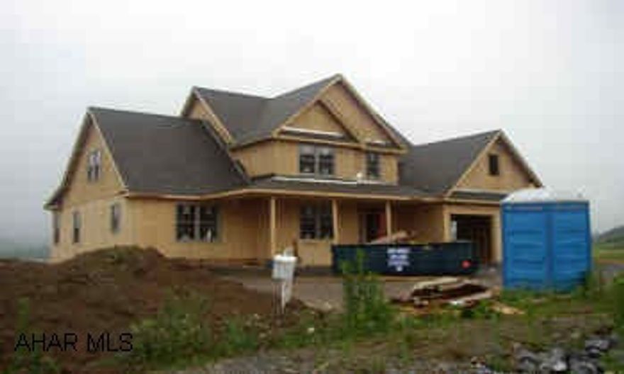 BRICK & VINYL 2 STORY.  NICE ROOF LINES, 2 STORY FOYER, GREAT ROOM WITH VAULTED CEILING, LOFT AREA ON 2ND FLOOR OPEN TO 1ST FLOOR.  SEE SHARON MULDOON FOR PLANS.