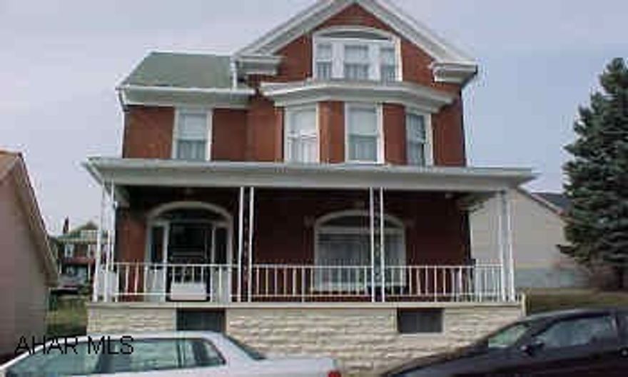 Beautiful Victorian Brick. Beveled glass windows. Modern kitchen & bath. Finished 3rd floor. AGENTS SHOWING PLEASE LET CARD. DO NOT LET CATS OUT!!!