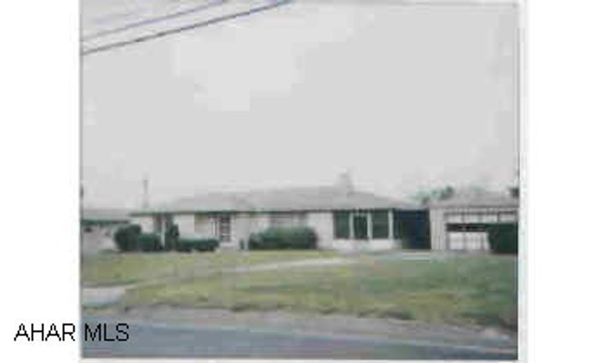 Nice brick ranch. Great view from back. hardwood floors, enclosed sitting room off kitchen. Must See! Call Nancy for appt. Nice brick ranch. Great view from back. hardwood floors, enclosed sitting room off kitchen. Must See! Call Nancy for appt.