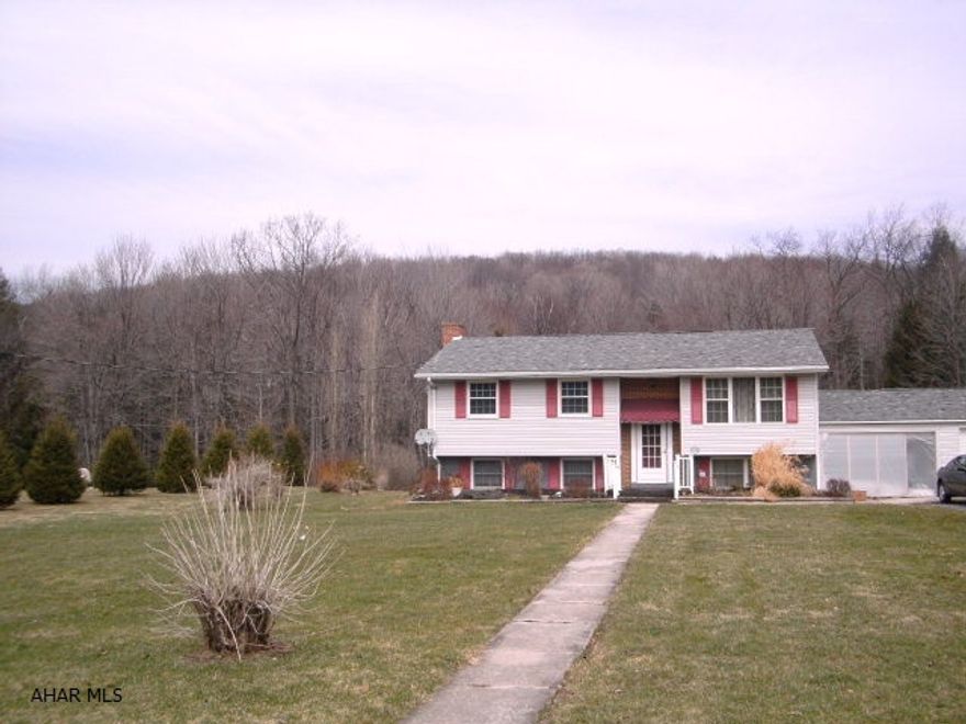 Beautiful split entry home, 2 car garage, breezeway, excellent move in condition. Large family room, so many great features. Priced to sell.