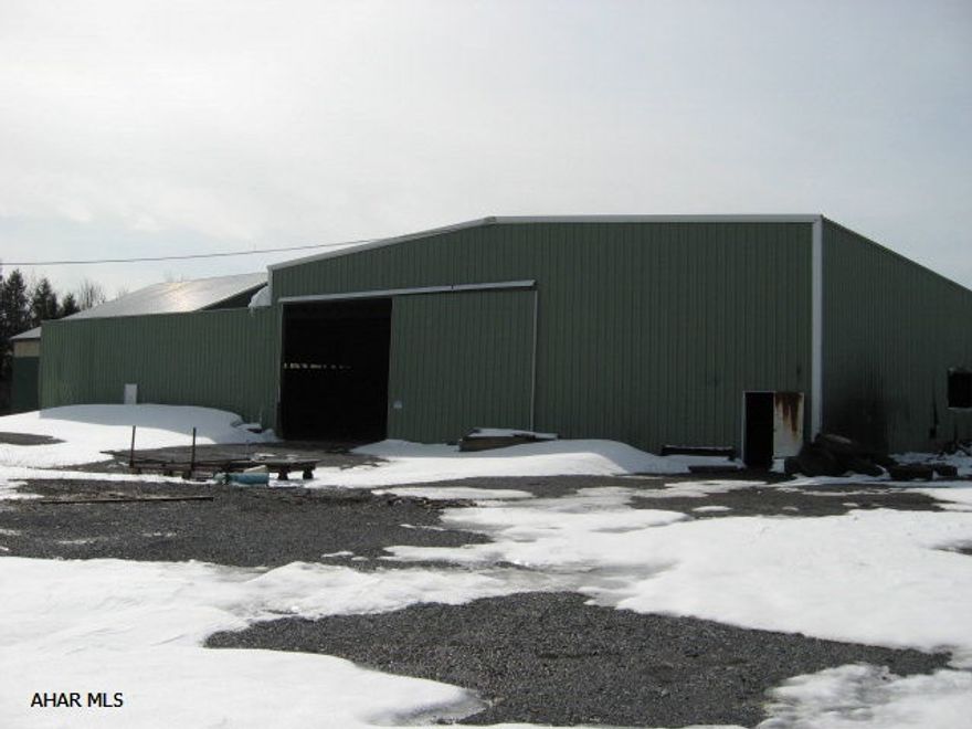 2 tenants have 30 day leases.  Metal and block - kiln, warehouse.  See uploaded document for listing of buildings and sizes.