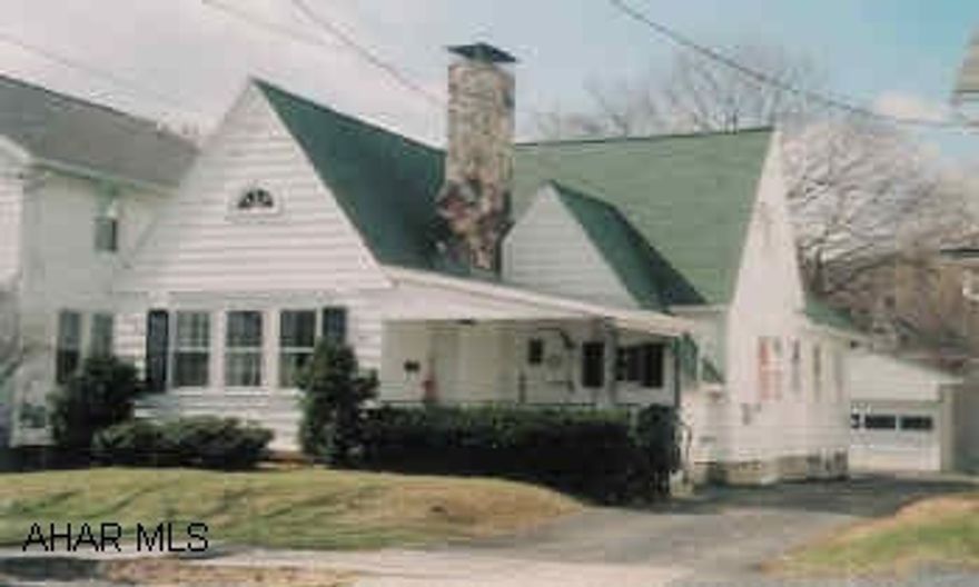 Beuatiful 1 1/2 story Sears "Mitchell" home with hardwood floors, new 2002 custom kitchen addition looks out over back yard. Kitchen has built in desk and computer station. Home is in walking distance of Historic downtown Bedford and Schools. Newly painted inside and out. Home warranty included.