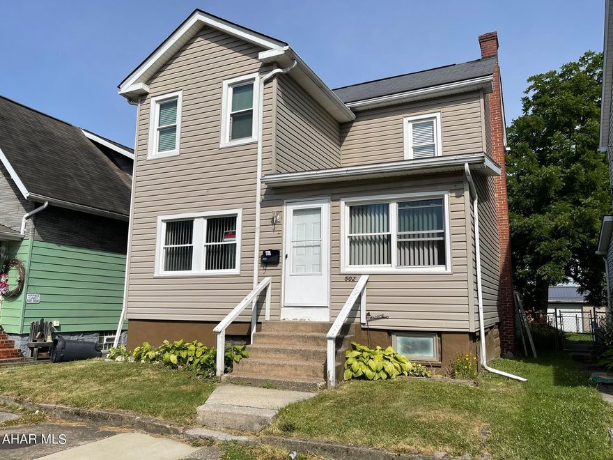 Priced to Sell! Nice Home!
3 Bedroom, 1 Bath. Living Room, Dining Room, Galley Kitchen with Breakfast Nook.  Recently painted. New Flooring. Fenced in Back Yard. Large 2 Car Garage.