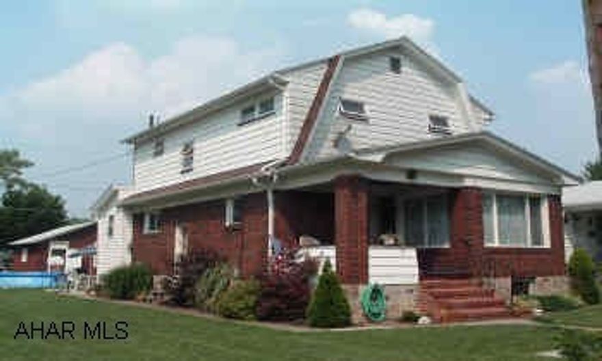 Good Looking 2-story Brick, Terrific Neighborhood & great lot for children. Lovely 2-Story Brick, New Kitchen, Hardwwod Floors, and so much more, side huge lot included.