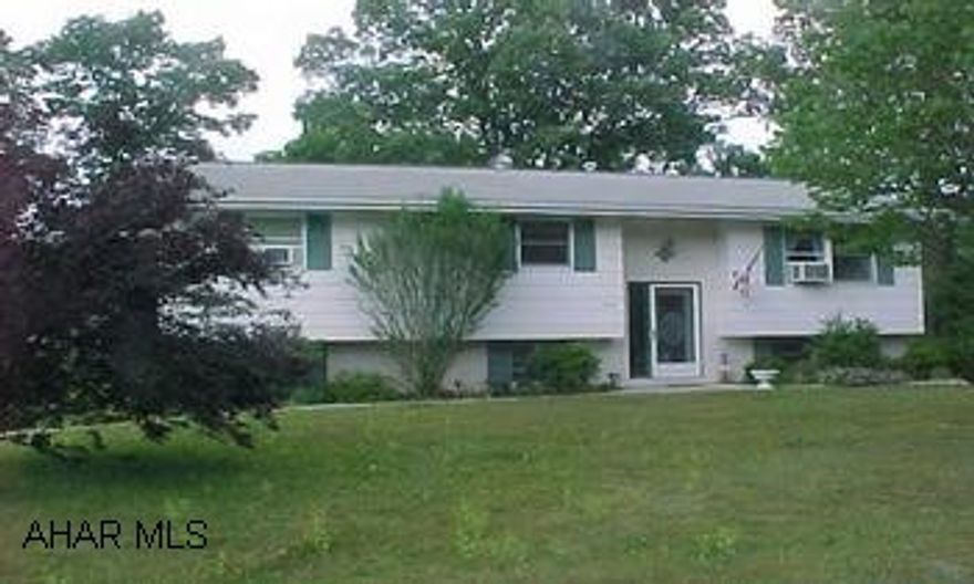 LOOKING FOR OFFERS!!  Nice Bi-Level - 3 to 4 bedrooms, 1.75 BA, Family Room with Wet Bar & Fireplace.  Great private location in Spring Cove Schools.  Fenced yard & rear small pond. Nice Bi-Level - 3 to 4 bedrooms, 1.75 BA, Family Room with Wet Bar & Fireplace.  Great private location in Spring Cove Schools.  Fenced yard & rear small pond.