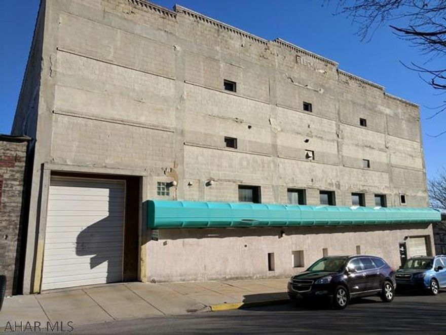 Parking Garage Lots of storage could be converted to a variety of uses