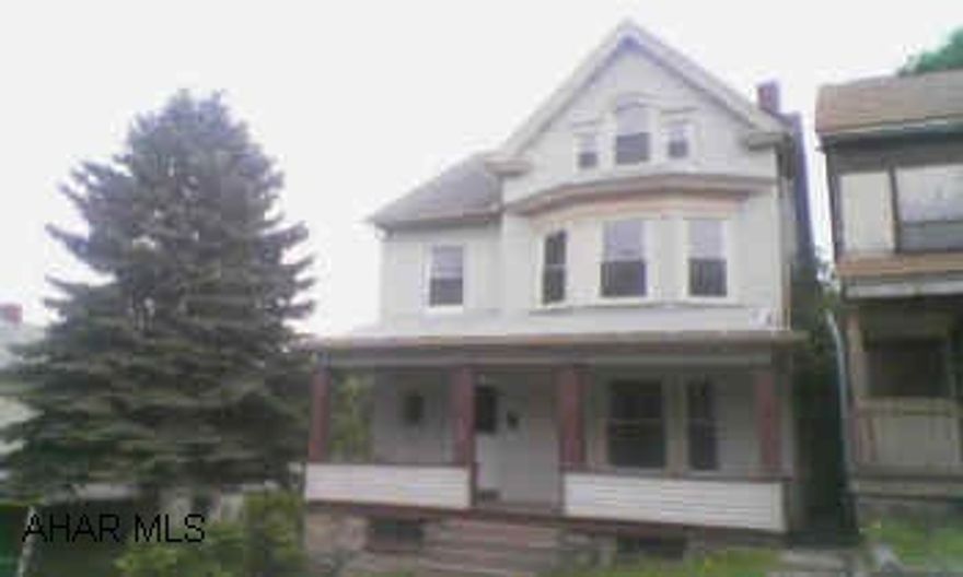 REFURBISHED 3 -4BR, 1 BATH.  ALL NEW CARPET, NEW PAINT, VINYL SIDING AND NEW WINDOWS.  FENCED BACK YARD WITH SMALL COVERED DECK.  JUST MOVE IN! REFURBISHED 3 -4BR, 1 BATH.  ALL NEW CARPET, NEW PAINT, VINYL SIDING AND NEW WINDOWS.  FENCED BACK YARD WITH SMALL COVERED DECK.  JUST MOVE IN!