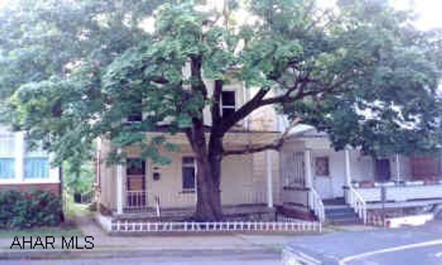 2 1/2 Story Frame 1 Bedroom is captive