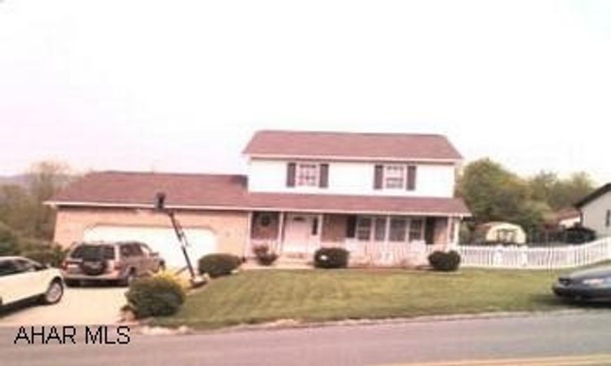 REALLY NICE HOME. WON'T LAST. FAMILY RM PLUS A TOY ROOM/DEN LOWER LEVEL. OAK EAT IN KIT. ABOVE GROUND POOL W/ DECKING AROUND IT. FENCED BACK YARD.