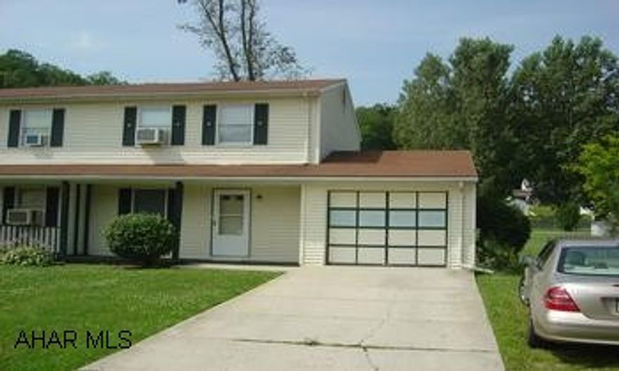 Owner is a licensed Realtor!  Totally remodeled.  New carpet / vinyl.  New Bathroom, new appliances.  Just move In!! Owner is a licensed Realtor!  Totally remodeled.  New carpet / vinyl.  New Bathroom, new appliances.  Just move In!!