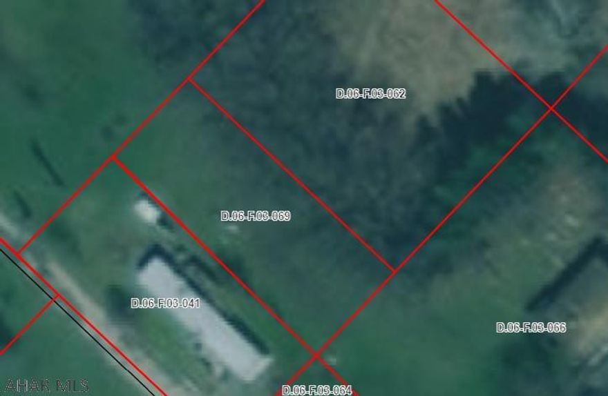 Vacant lot in Reynoldsdale.