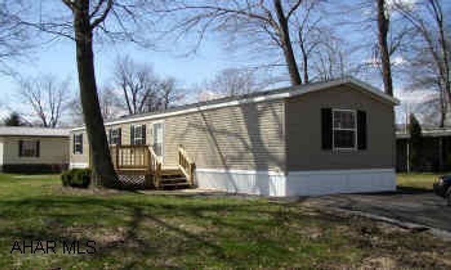 NEW 2003 SINGLEWIDE SKYLINE 14X66 ON RENTED LOT.  LOT RENT $263.00. NICE NEW 3 BEDROOM MOBILE HOME IN CROSSKEYS VILLAGE.
