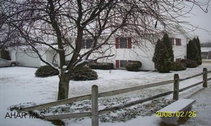 Full home owners warranty for buyer at no cost! Coverage provided by HSA. This home is located in a quiet area of town. The cozyness is pricless! So come live in the other side of town and see thew trees blossom this spring.