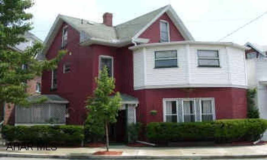 APPLIANCES INCLUDED AT FULL PRICE.  CAREFREE LIVING.  EVERYTHING NEW.  LARGE CLOSETS,MODERN KITCHEN AND BATH, PRIVATE COURTYARD WITH BRICK PATIO.