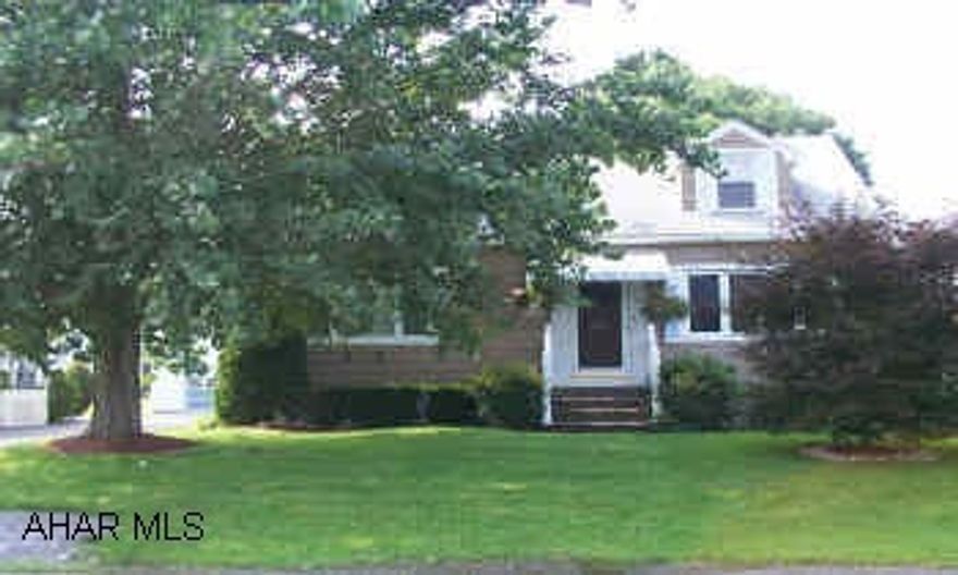 CUTE AND IMMACULATE. 4 BED, 1.5 BATH, FRENCH DOORS TO DECK. POND AND GARAGE. COULD BE 1 STORY LIVING. ALL APPLIANCES. 2 BEDROOMS  ON MAIN FLOOR WITH FULL BATH. FURNACE 4 YEARS OLD. TIFFANY LIGHT,  OAK SHELVES AND LIGHT IN KITCHEN ARE NOT INCLUDED. 2 CEILING FANS NOT INCLUDED. SHED NEGOTIABLE.