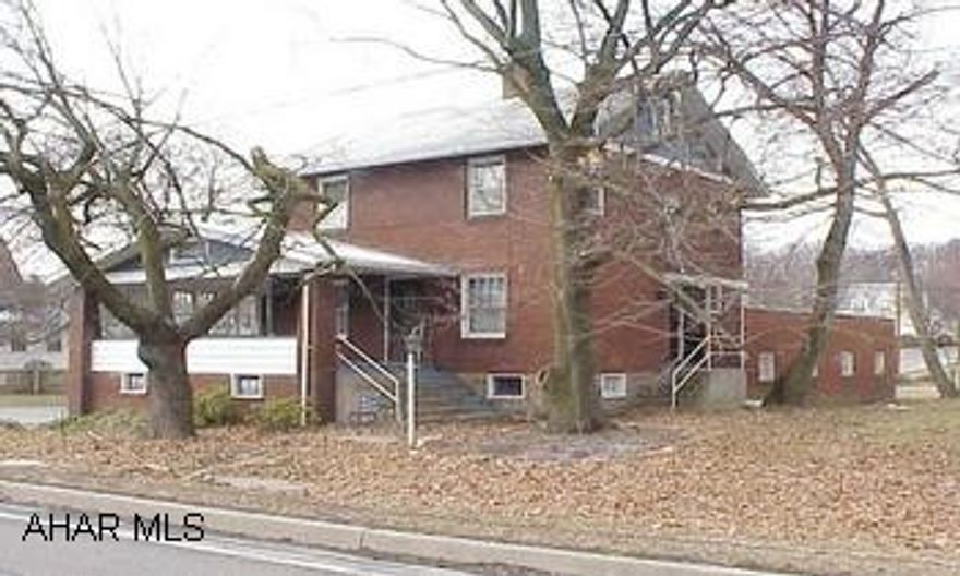 Seller is offering a Buyer Credit up to, but not to exceed $2,000 & Bonus to Selling Agent of $1,000.  Large rooms. Huge 4-car attached garage.  Sold "As Is" Contact agent for addendums. Seller is offering a Buyer Credit up to, but not to exceed $2,000 and Bonus to Selling Agent of $1,000. Large rooms.  Huge 4-car attached garage.  Sold "AS Is".  Contact Agent for addendums.