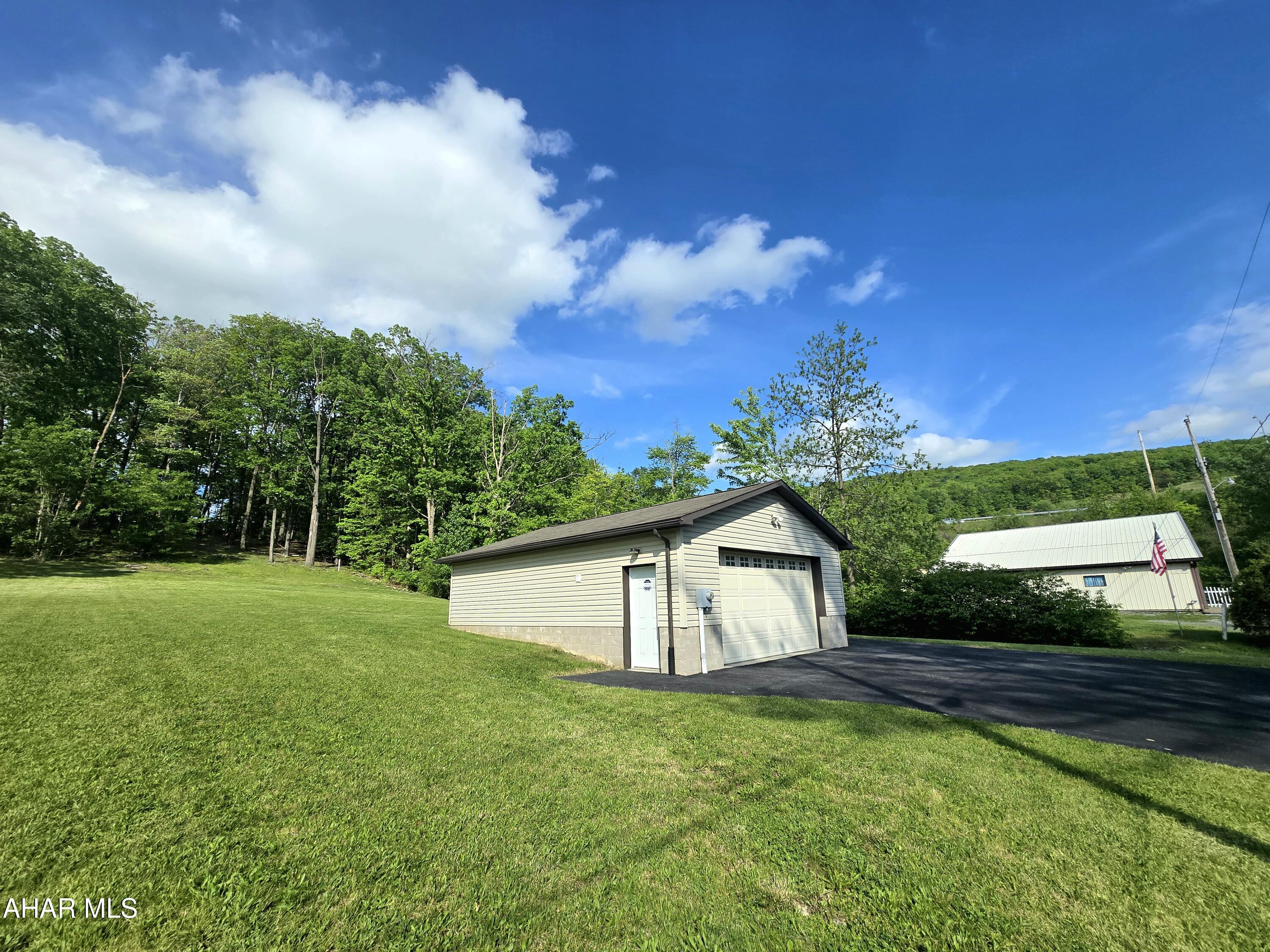 Pleasant Valley - Land