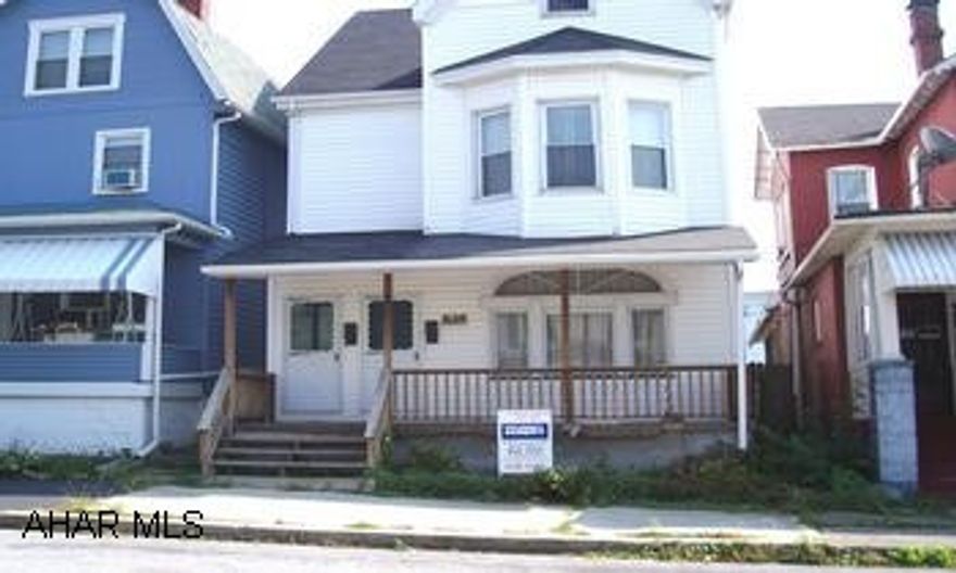 DUPLEX-1 BEDROOM FIRST FLOOR. 2 BEDROOM 2 STORY, 2ND FLOOR-GOOD MECHANICS,GREAT LOCATION. EAST END DUPLEX-WITH CENTRAL AIR, NEWER ROOF-GREAT FOR STUDENT RENTAL. GOOD MECHANICS,GREAT LOCATION.