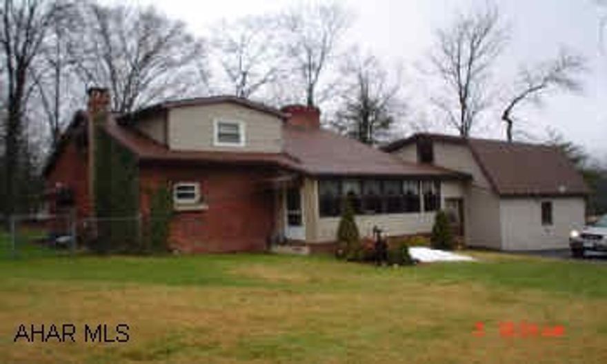 1 1/2 story 3/4 acre lot. 3BR, 2 full bath, 2 car garage with loft, and shed.     Nice 3BR, 2 bath home, huge lot, fenced in back yard. Central air and vacuum. Come take a look. DO NOT LOCK SUN PORCH!