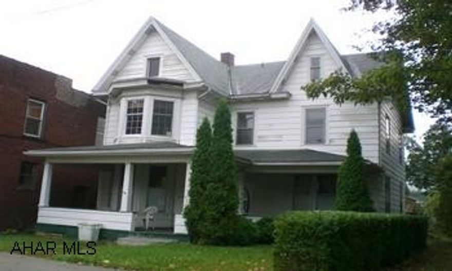 OVERSIZED 6 BEDROOM, 3 BATH HOME WITH 3 CAR GARAGE.  IN DESIRABLE BELLWOOD SCHOOL DISTRICT.  NEEDS WORK.  EASILY COULD BE A DUPLEX. OVERSIZED 6 BEDROOM, 3 BATH HOME WITH 3 CAR GARAGE.  IN DESIRABLE BELLWOOD SCHOOL DISTRICT.  NEEDS WORK.  EASILY COULD BE A DUPLEX.