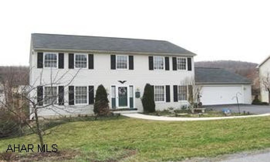 APPLEWOOD SECTION OF PENN FARMS. THIS 1 OWNER HOME IS IMMACULATE AND READY TO MOVE IN TODAY. APPLEWOOD SECTION OF PENN FARMS. THIS 1 OWNER HOME IS IMMACULATE & READY TO MOVE IN TODAY. OFFERING KITCHEN W/ISLAND, EATING AREA, GAS FP IN FAMILY ROOM. 2ND FLOOR LAUNDRY ROOM. BASEMENT IS FULL W/WALK OUT & INT. GARAGE. CONTACT SUSAN 935-8252. VIRTUAL TOUR @ COLDWELLBANKER .COM