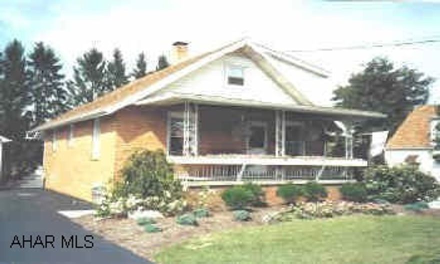 Brick and aluminum cape cod, 3 bedroom, 1 3/4 bath, new windows, new laminate flooring, new vinyl flooring, newer carpet in living room. Brick and aluminum cape cod, 3 bedroom, 1 3/4 bath, new windows, new laminate flooring, new vinyl flooring, newer carpet in living room