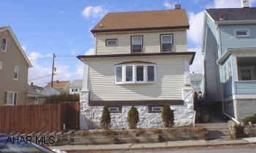 COMPLETELY UPDATED, GORGEOUS HOME ON NICE STREET, EAT-IN KITCHEN WITH OAK CABINETS, SKYLIGHT, RECESSED LIGHTING, SWANSTONE SINK WITH UPGRADED FIXTURES, REMODELED BATH WITH UPGRADED LIGHTING AND FIXTURES.  PRIVATE YARD WITH LANDSCAPING AND SHED. GREAT LOCATION!  CENTRAL AIR!  COMPLETELY UPDATED, GORGEOUS HOME ON NICE STREET, EAT-IN KITCHEN WITH OAK CABINETS, SKYLIGHT, RECESSED LIGHTING, SWANSTONE SINK WITH UPGRADED FIXTURES, REMODELED BATH WITH UPGRADED LIGHTING AND FIXTURES.  PRIVATE YARD WITH LANDSCAPING AND SHED.