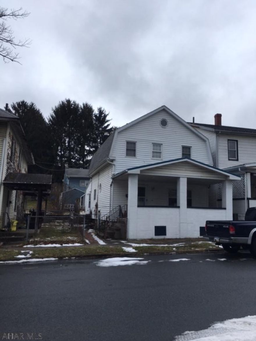 This house is a great starter!  Good bones, neat, clean and ready to move in!     Updated kitchen and Bath with newer windows and carpet and furnace. Large Master BR and 1st Flr laundry. Yes the yard s small but no maintenance and there is a park very close by.   Seller has never lived in the house and has not been in it the last 14 days.