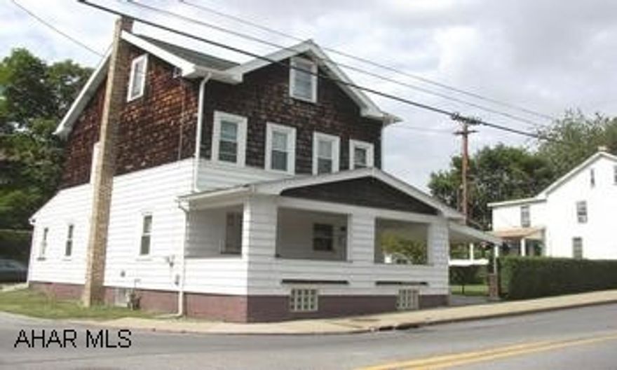 ALTOONA/PLEASANT VALLEY-GREAT LOCATION, 3 STORY W/ BEAUTIFUL VIEW. LARGE PRIVATE REAR YARD. FINISHED THIRD FLOOR COULD BE 5TH BEDROOM.