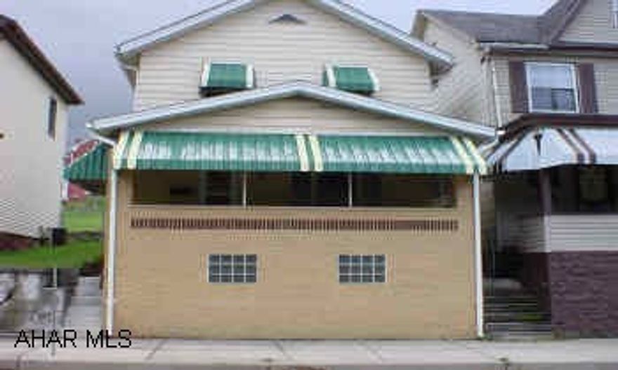 WELL MAINTAINED 3 BEDROOM, 1 1/2 BATHS, NICE FENCED YARD. WELL MAINTAINED 3 BEDROOM, 1 1/2 BATHS, NICE FENCED YARD.