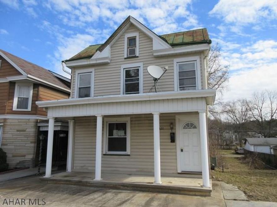 Huntingdon Borough 2 story vinyl close to Juniata College and more! Large eat-in kitchen, formal living and dining room, nice back yard plus over-sized 1 car concrete block garage. Property sold AS-IS. Seller will make no repairs. Offers must be submitted through HUD approved broker. Buyer pays both transfer taxes. Equal Housing Opportunity.