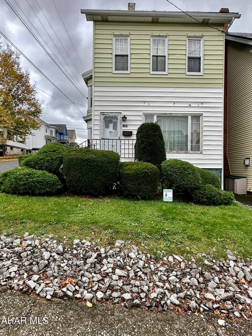 This would make a great investment property. Just needs a fresh look. Spacious 3 bedroom, 1 bath. Lots of space on the first floor also. Corner lot, cute back porch and yard. Central air.